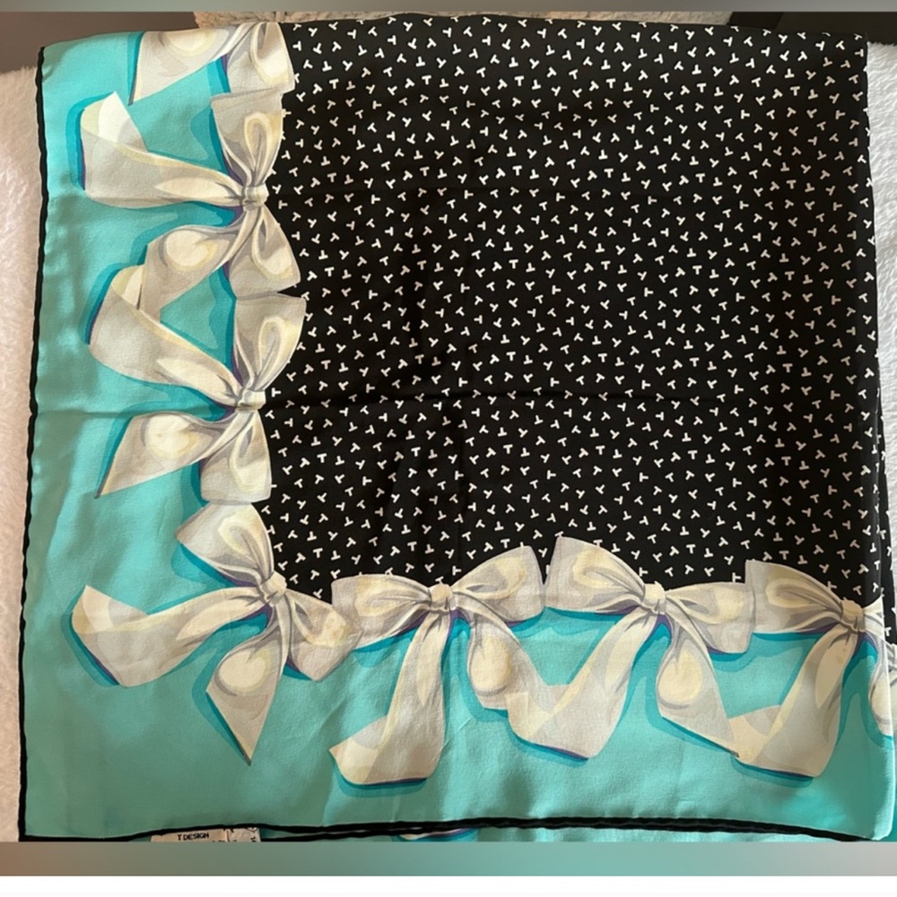 Authentic Vintage 1986 Tiffany and Company Scarf